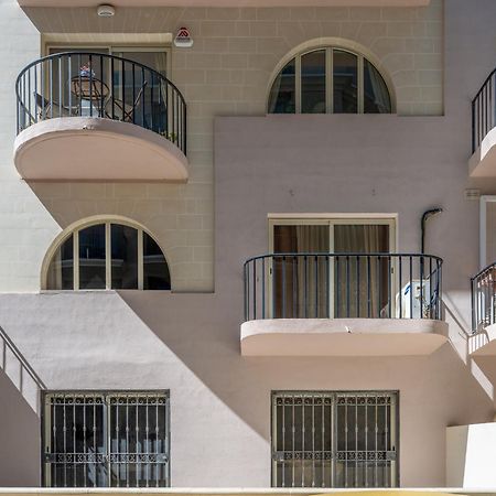 Spacious 3 Bedroom Apartment In The Heart Of St Julians سانت جوليان المظهر الخارجي الصورة