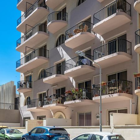 Spacious 3 Bedroom Apartment In The Heart Of St Julians سانت جوليان المظهر الخارجي الصورة