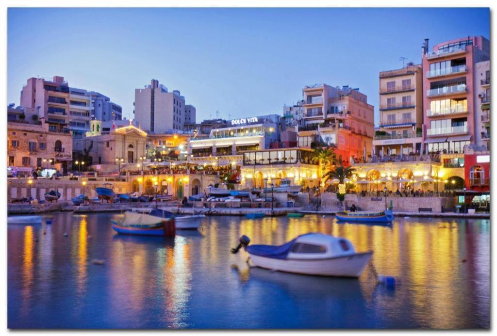 Spacious 3 Bedroom Apartment In The Heart Of St Julians سانت جوليان المظهر الخارجي الصورة