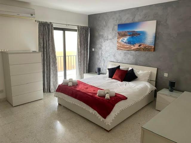 Spacious 3 Bedroom Apartment In The Heart Of St Julians سانت جوليان المظهر الخارجي الصورة