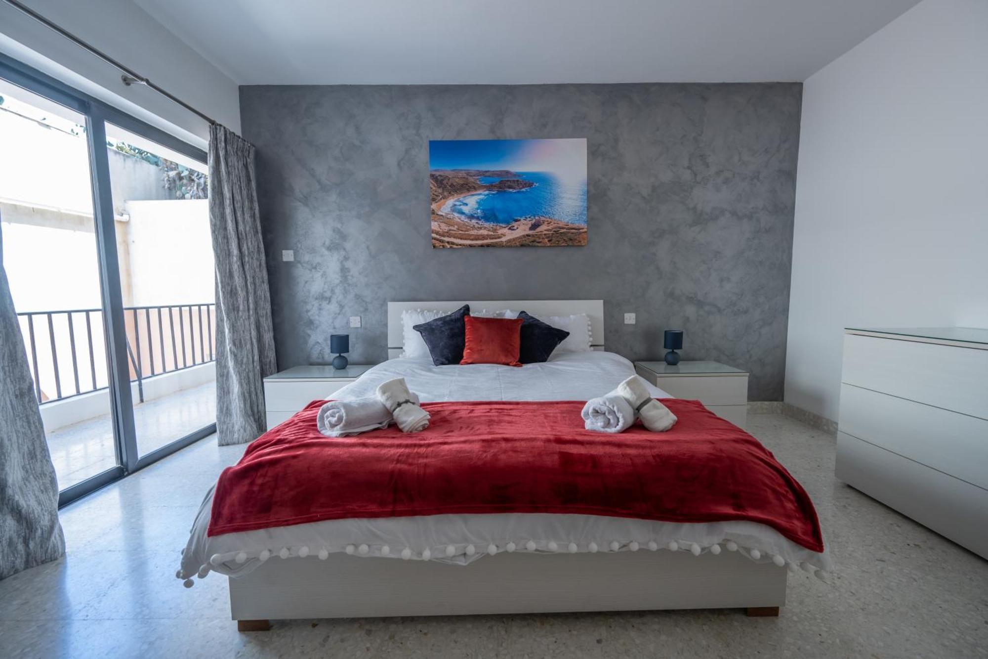 Spacious 3 Bedroom Apartment In The Heart Of St Julians سانت جوليان المظهر الخارجي الصورة