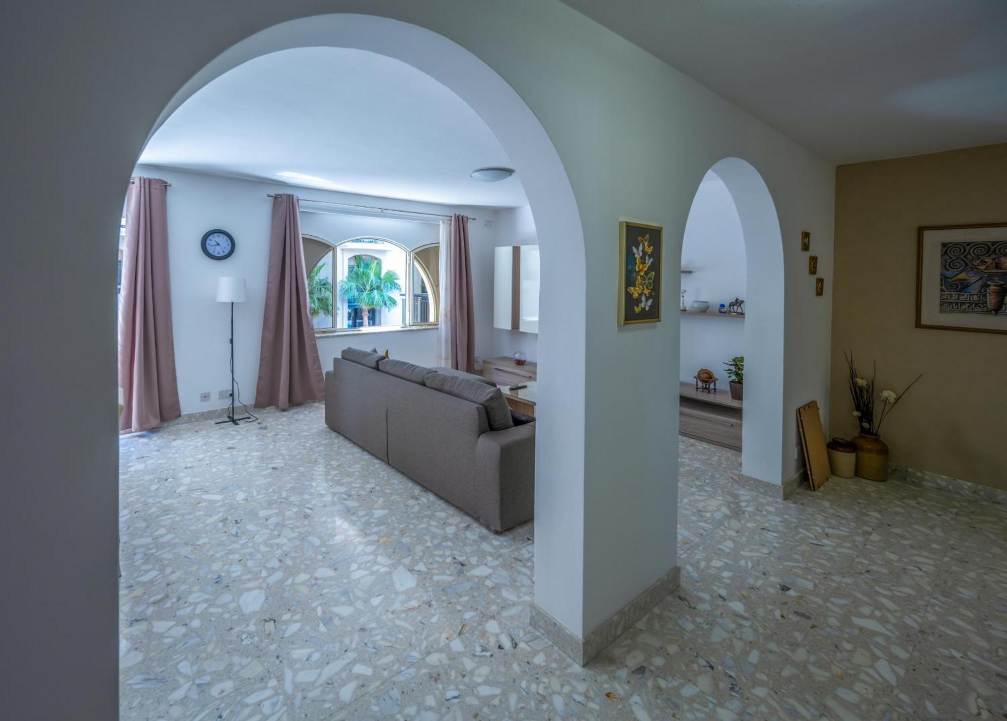Spacious 3 Bedroom Apartment In The Heart Of St Julians سانت جوليان المظهر الخارجي الصورة