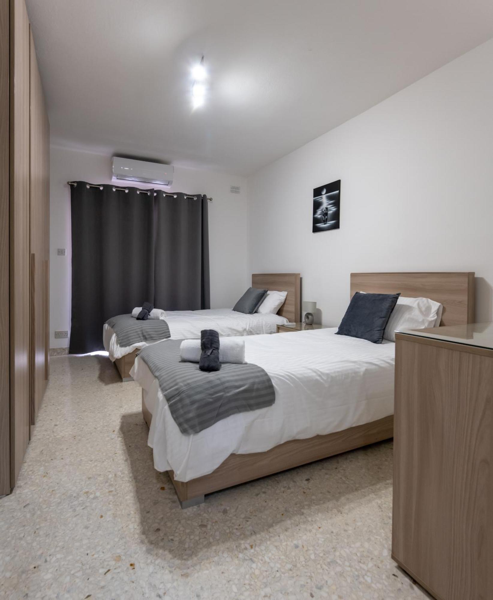 Spacious 3 Bedroom Apartment In The Heart Of St Julians سانت جوليان المظهر الخارجي الصورة