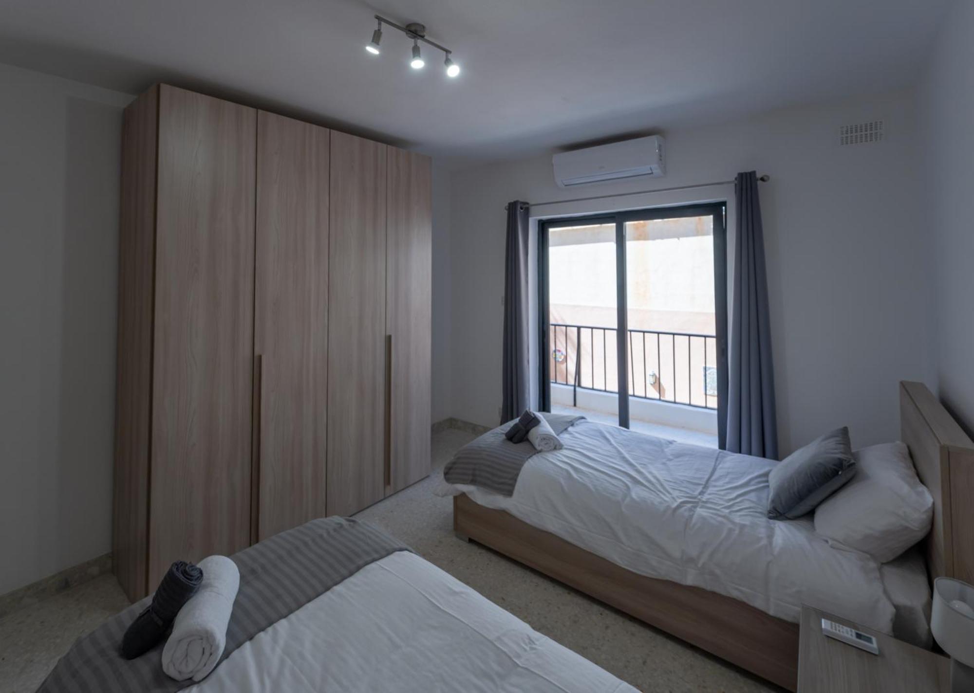 Spacious 3 Bedroom Apartment In The Heart Of St Julians سانت جوليان المظهر الخارجي الصورة