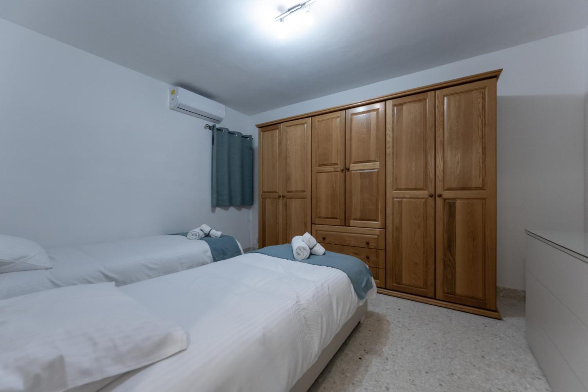 Spacious 3 Bedroom Apartment In The Heart Of St Julians سانت جوليان المظهر الخارجي الصورة