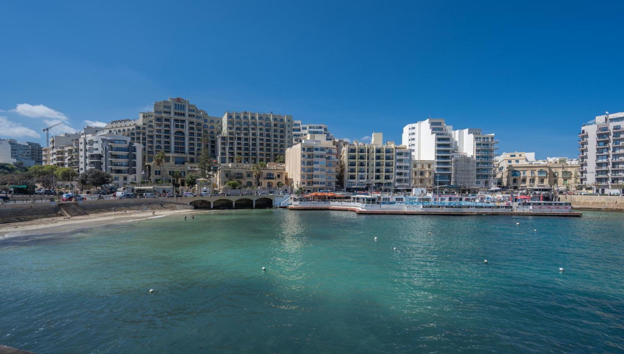 Spacious 3 Bedroom Apartment In The Heart Of St Julians سانت جوليان المظهر الخارجي الصورة