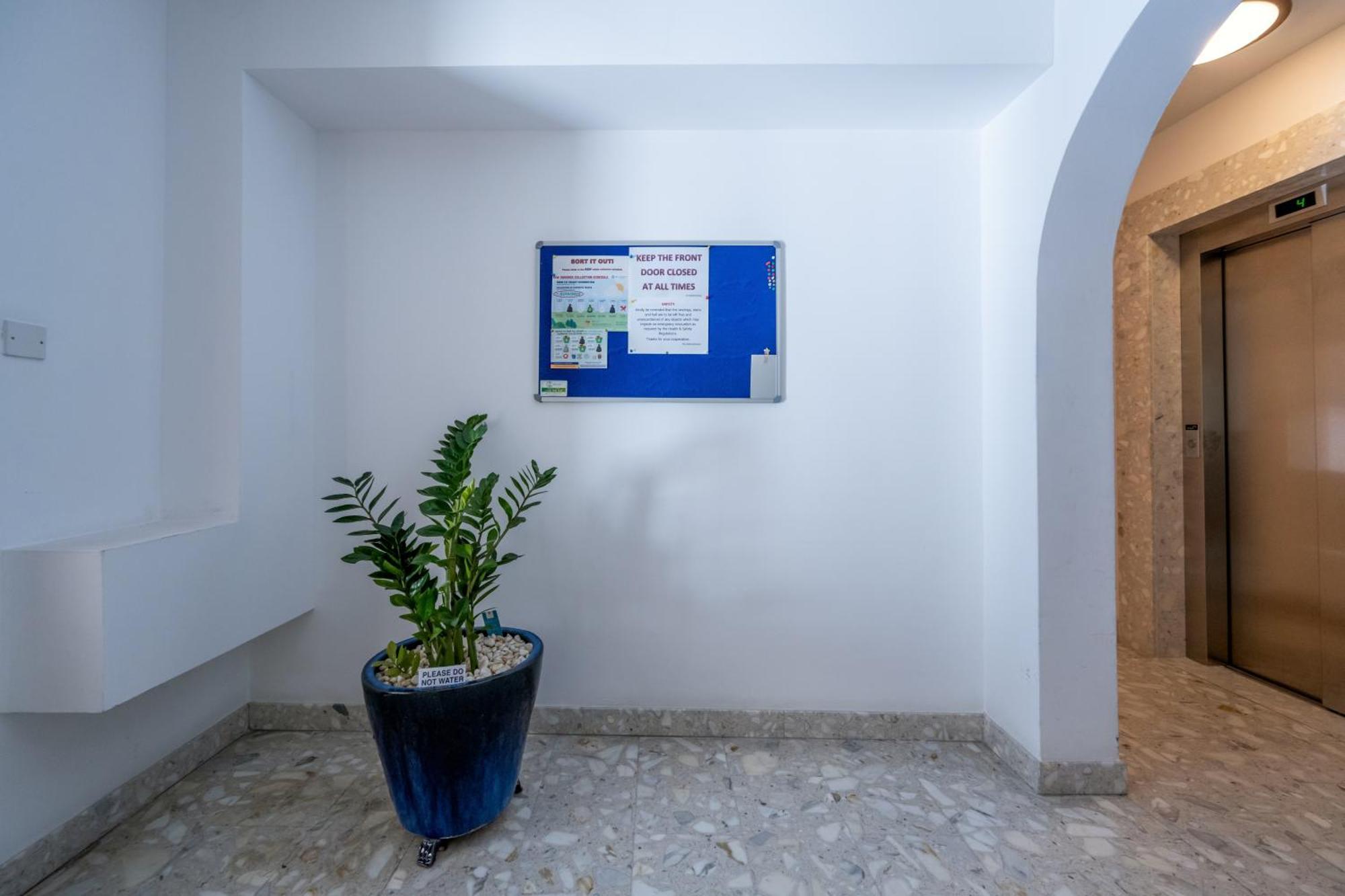 Spacious 3 Bedroom Apartment In The Heart Of St Julians سانت جوليان المظهر الخارجي الصورة