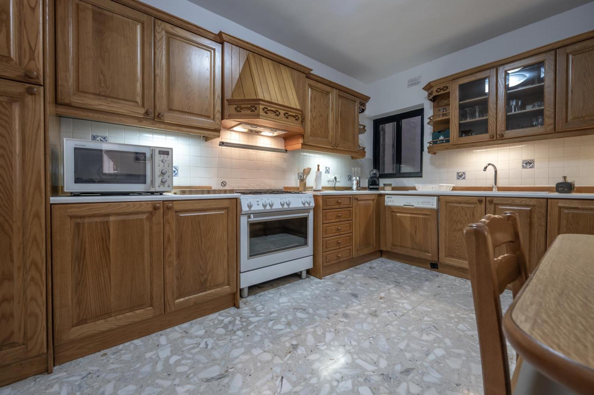 Spacious 3 Bedroom Apartment In The Heart Of St Julians سانت جوليان المظهر الخارجي الصورة