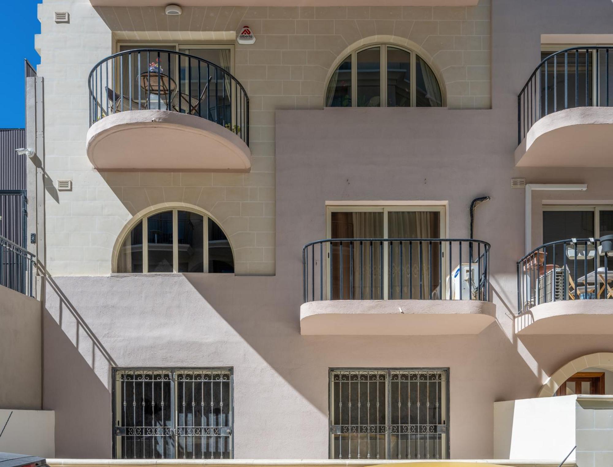 Spacious 3 Bedroom Apartment In The Heart Of St Julians سانت جوليان المظهر الخارجي الصورة