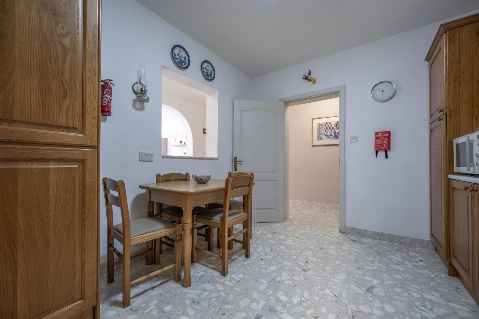 Spacious 3 Bedroom Apartment In The Heart Of St Julians سانت جوليان المظهر الخارجي الصورة