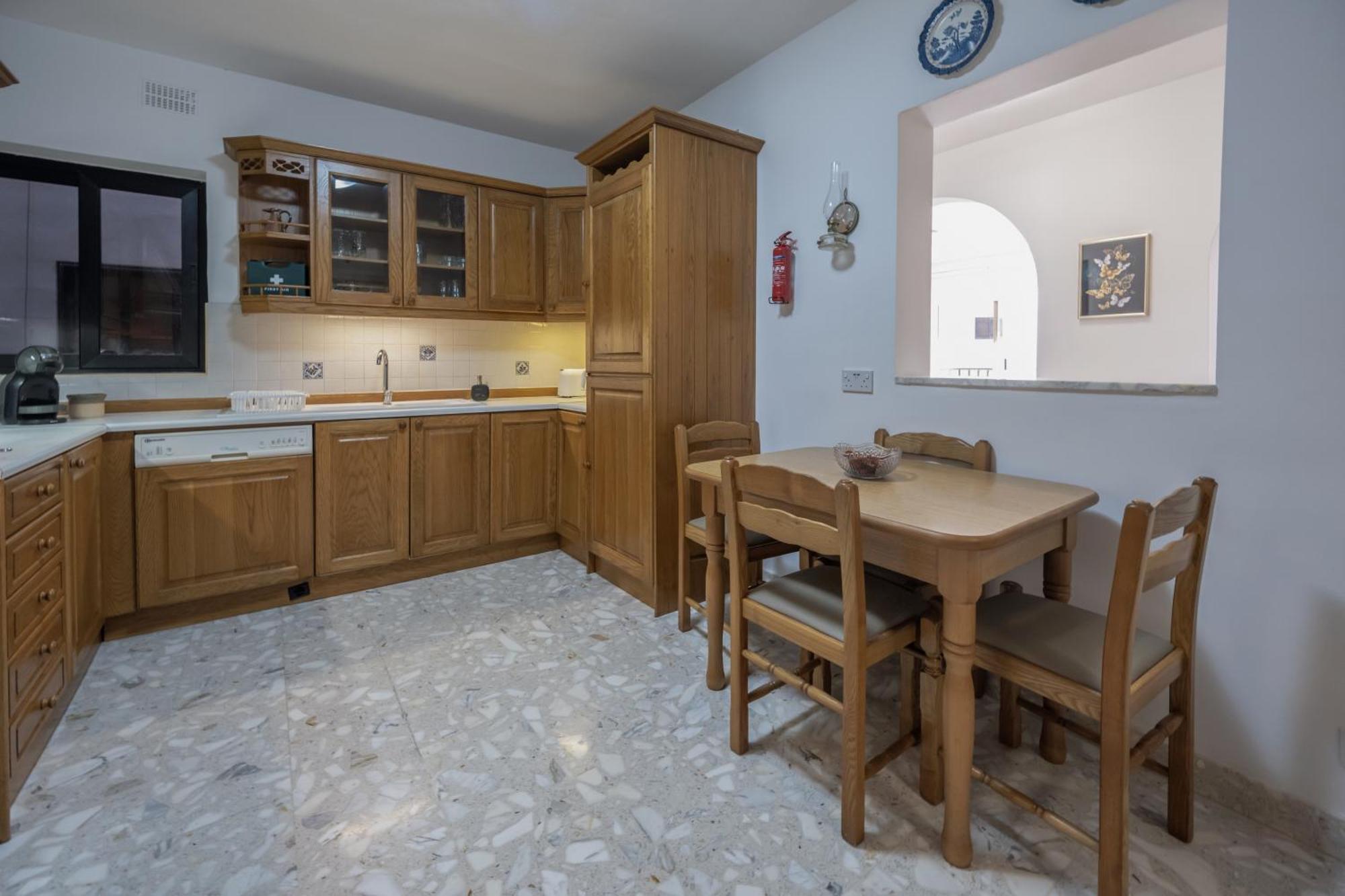 Spacious 3 Bedroom Apartment In The Heart Of St Julians سانت جوليان المظهر الخارجي الصورة