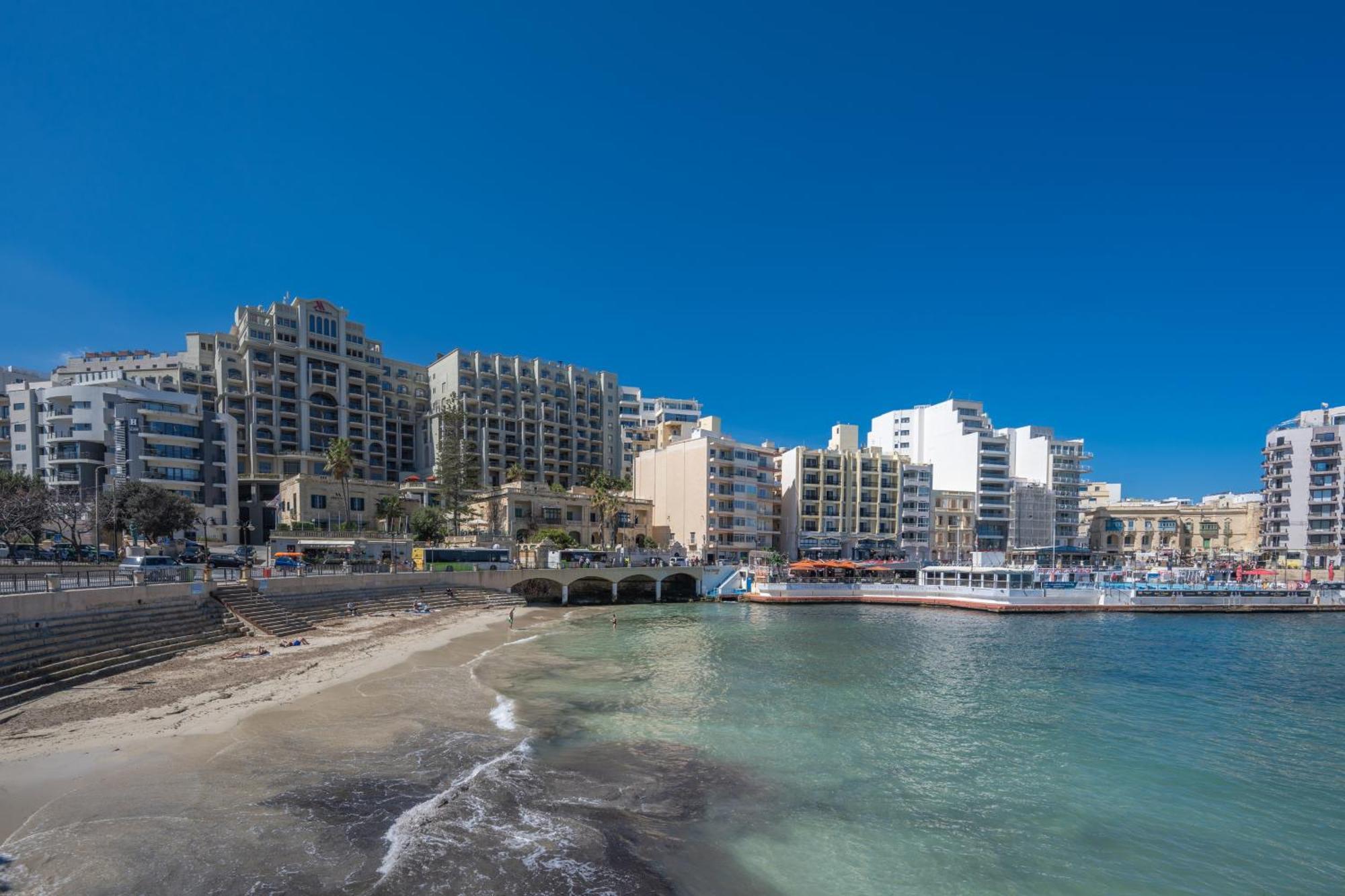 Spacious 3 Bedroom Apartment In The Heart Of St Julians سانت جوليان المظهر الخارجي الصورة