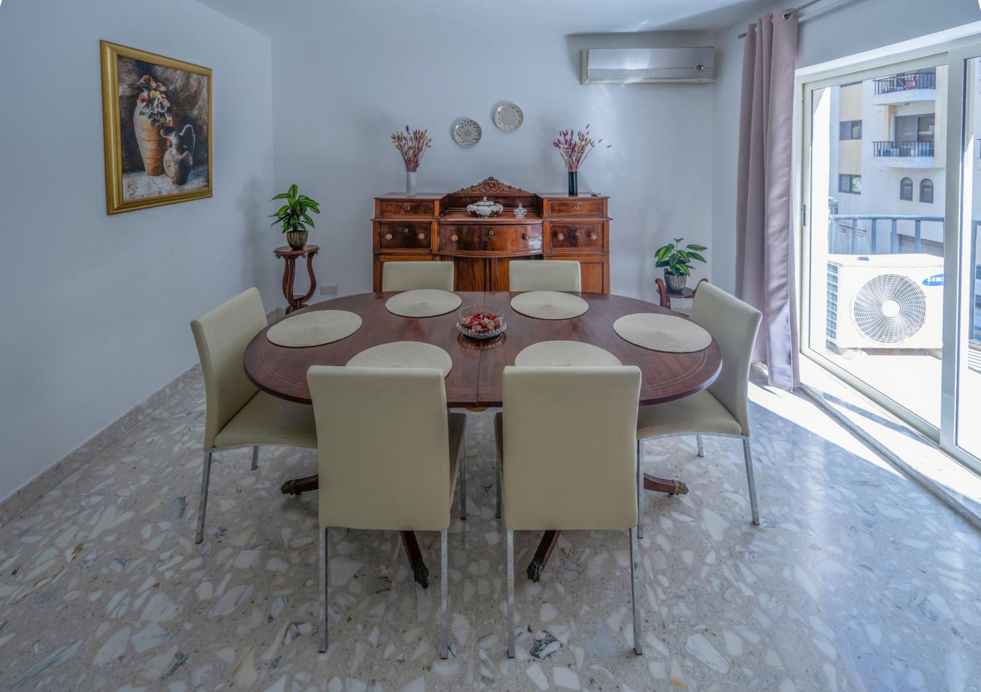 Spacious 3 Bedroom Apartment In The Heart Of St Julians سانت جوليان المظهر الخارجي الصورة