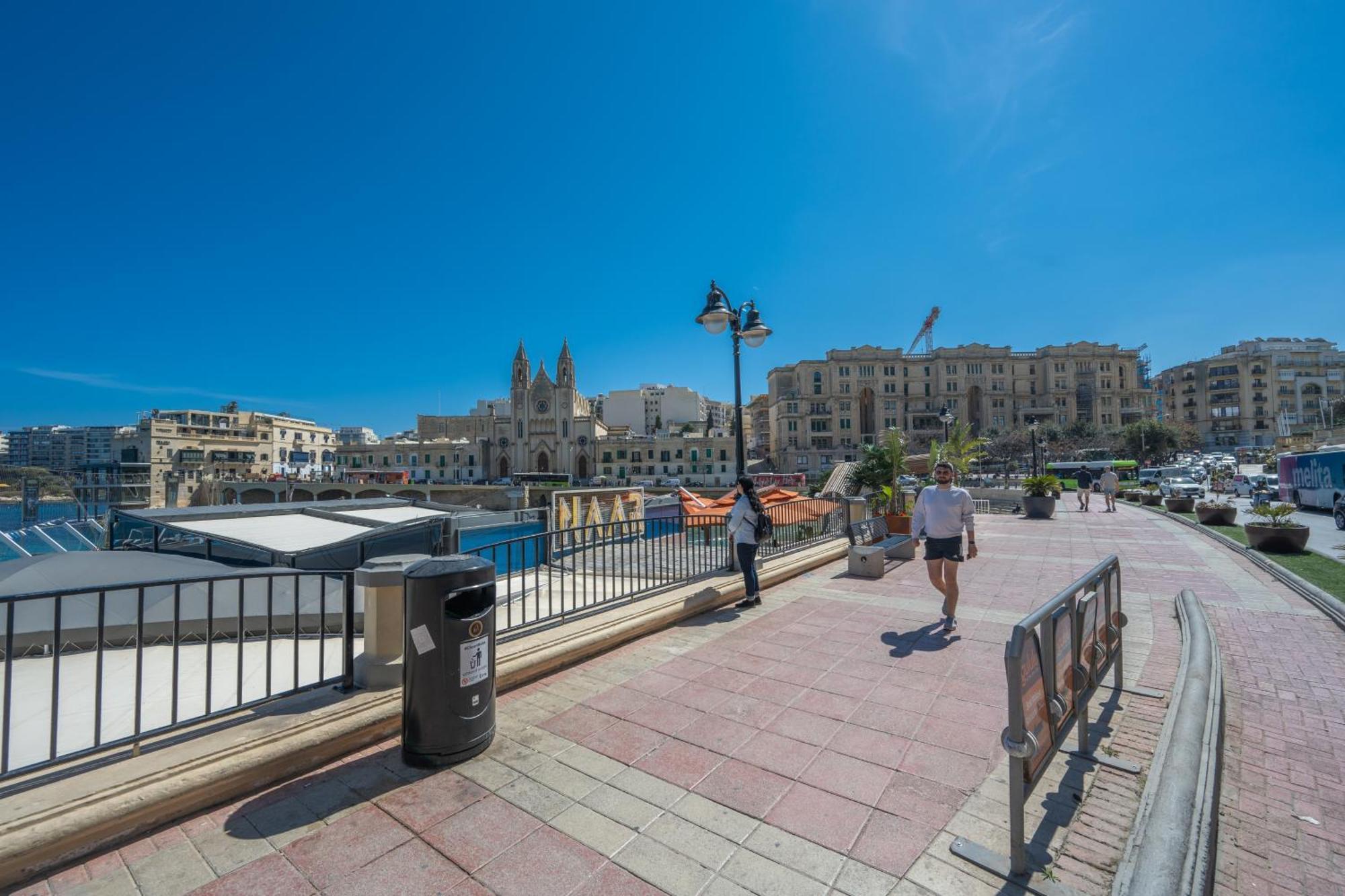 Spacious 3 Bedroom Apartment In The Heart Of St Julians سانت جوليان المظهر الخارجي الصورة