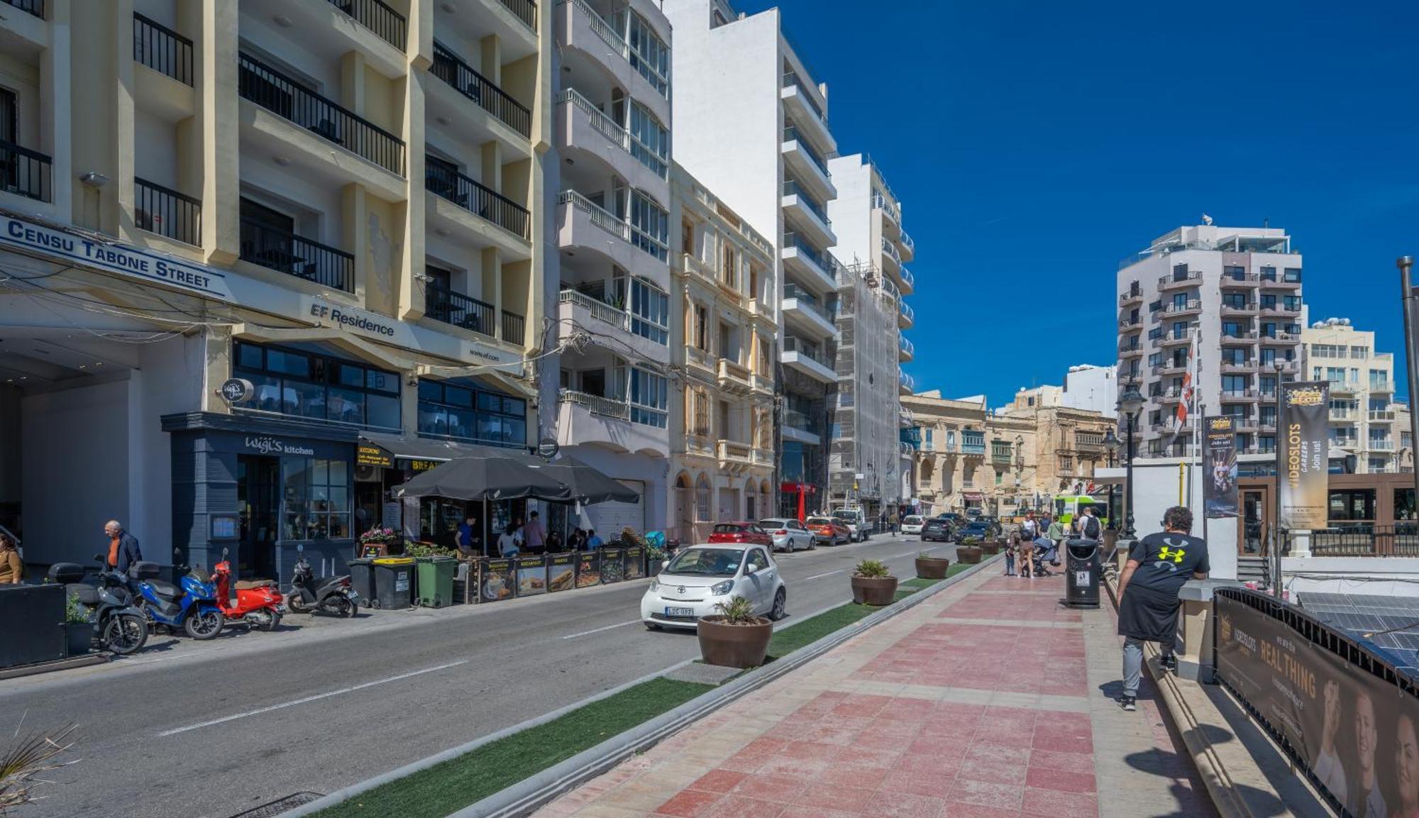 Spacious 3 Bedroom Apartment In The Heart Of St Julians سانت جوليان المظهر الخارجي الصورة